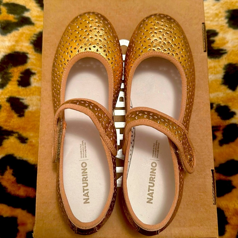 Naturino Girls Metallic Rose Gold Ballet Shoes. Size 35. Brand New with Tags.